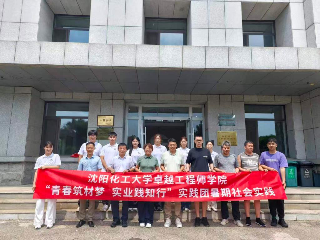 研究生院副院长闵庆祝带领7名博士