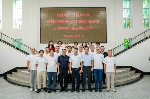 母校与广大校友血脉相连